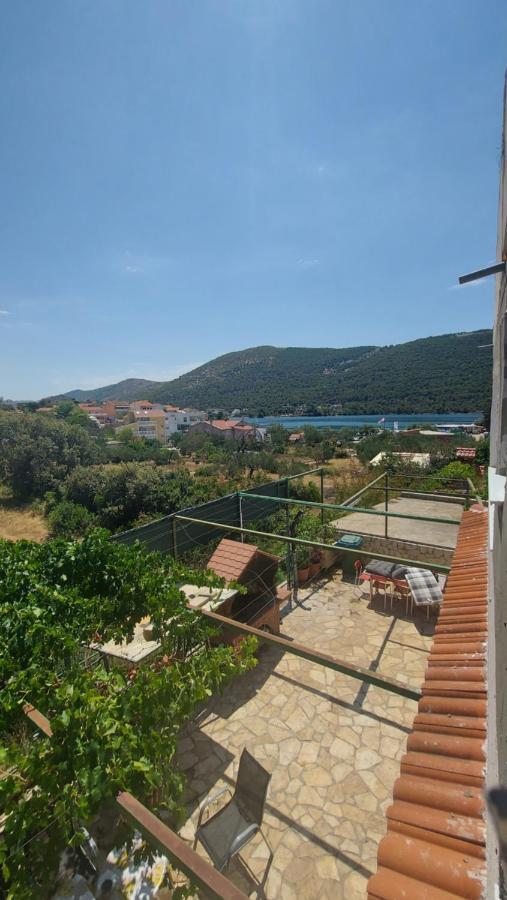 Apartmani Mlinar - Two Bedroom Apartment With Seaview Grebastica Bagian luar foto
