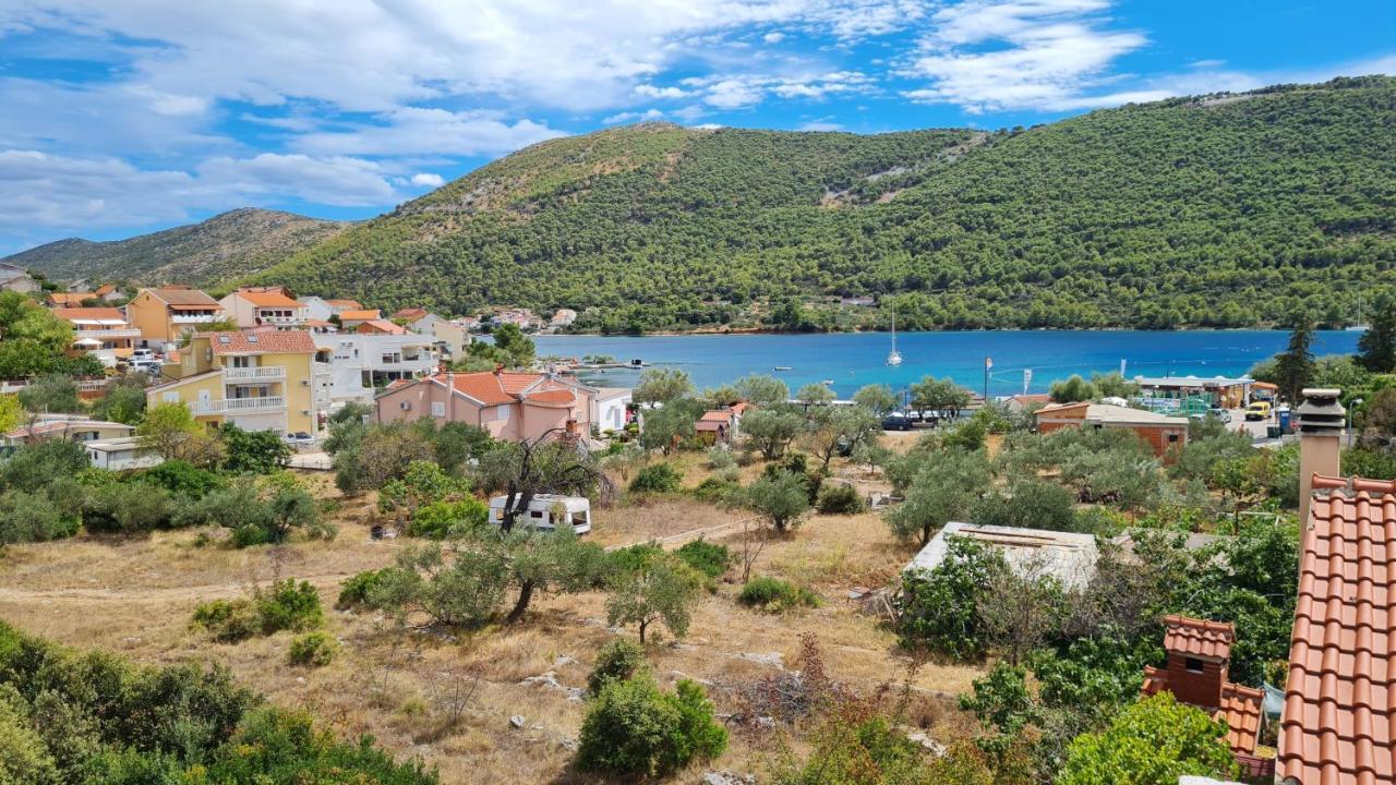 Apartmani Mlinar - Two Bedroom Apartment With Seaview Grebastica Bagian luar foto