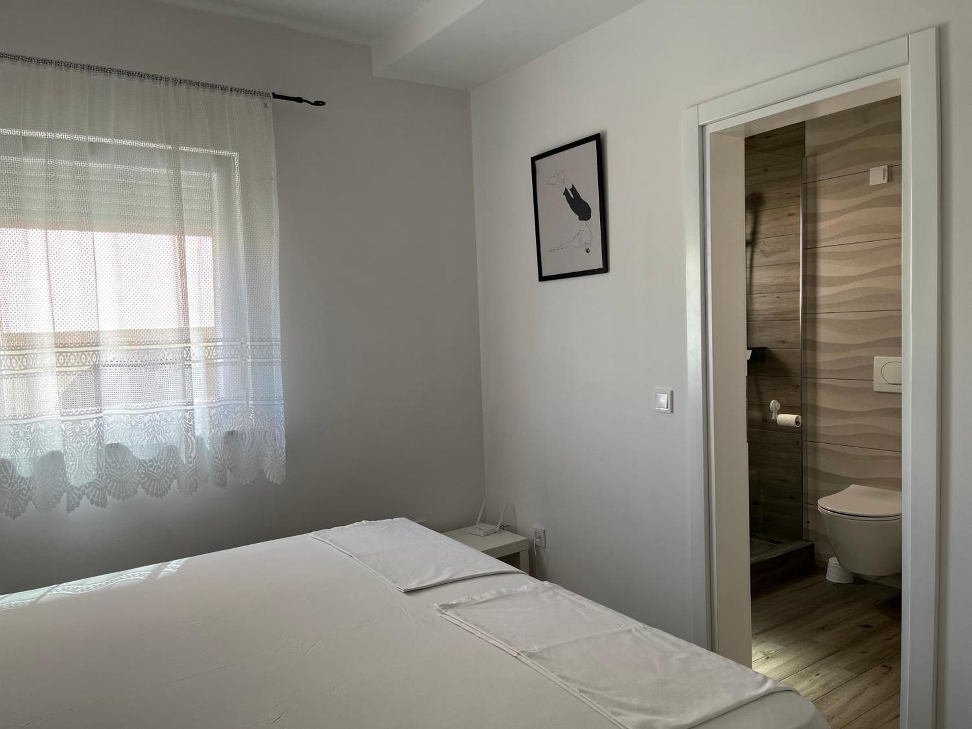 Apartmani Mlinar - Two Bedroom Apartment With Seaview Grebastica Bagian luar foto