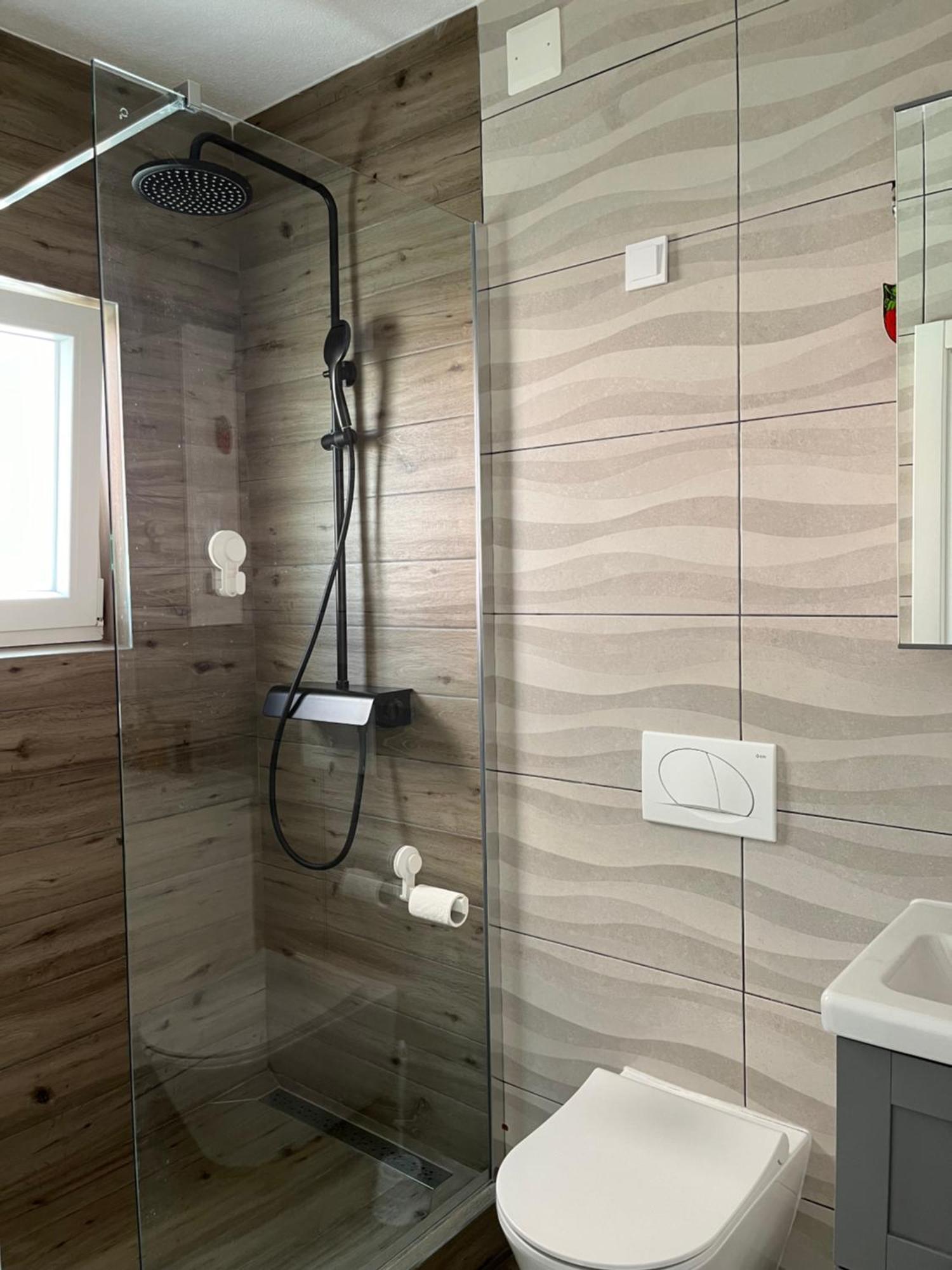 Apartmani Mlinar - Two Bedroom Apartment With Seaview Grebastica Bagian luar foto