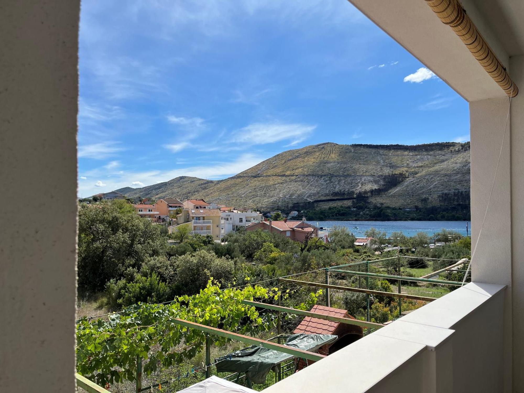 Apartmani Mlinar - Two Bedroom Apartment With Seaview Grebastica Bagian luar foto