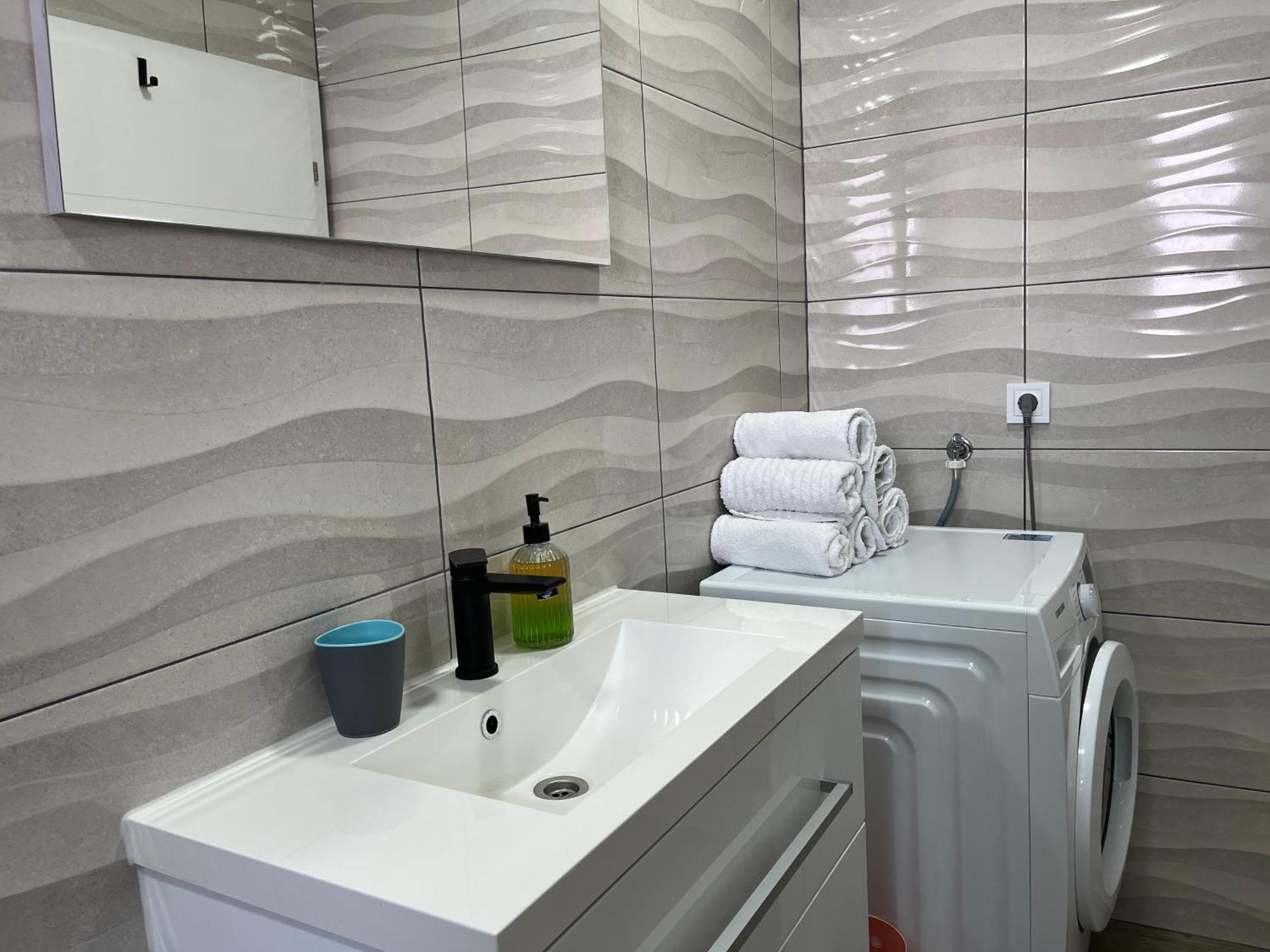 Apartmani Mlinar - Two Bedroom Apartment With Seaview Grebastica Bagian luar foto